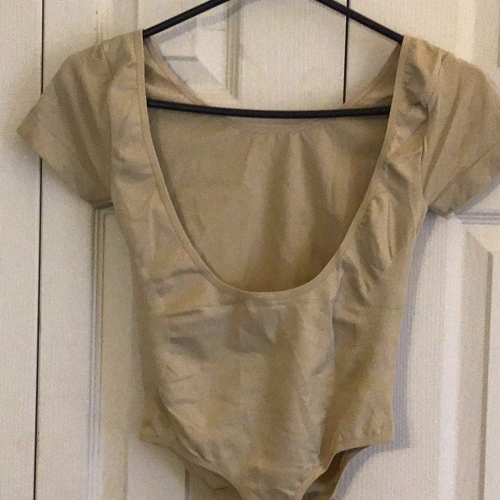 New without Tag Tan leotard / bodysuit shortsleeved LOW BACK🦋 ITZON